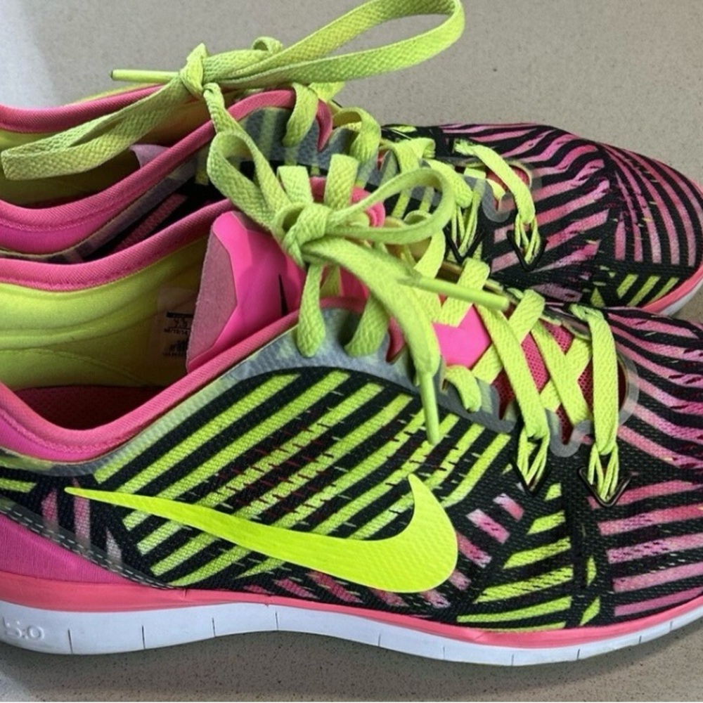 Nike Women's Free 5.0 TR Fit 5 volt Running Shoe